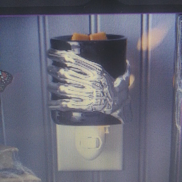 Ghoulish Grip Scentsy Mini Warmer - Picture 2 of 2